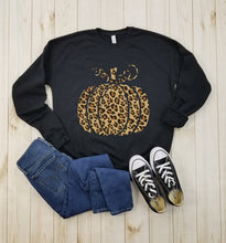 Load image into Gallery viewer, Leopard Pumpkin Sweatshirt